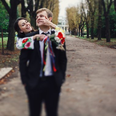 Yakışıklı zarif damat ve gelin