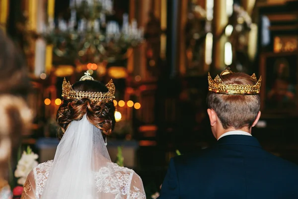 Sposo cristiano spirituale e sposa — Foto Stock
