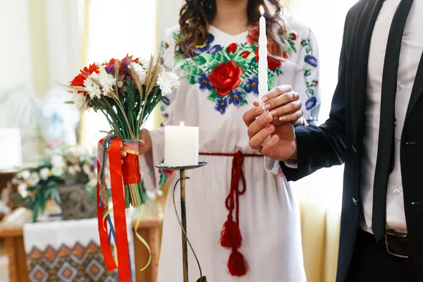 Tradycyjne ukraińskie panny młodej i pana młodego — Zdjęcie stockowe