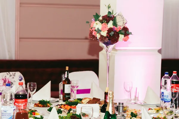 Centro de ramo floral en la boda — Foto de Stock