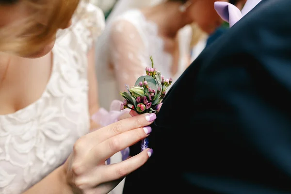 Mooie elegante bruid in vintage jurk — Stockfoto