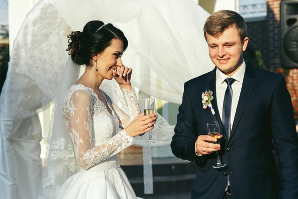 Romantic bride and groom — Stock Photo, Image