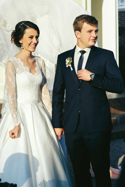 Romantic bride and groom — Stock Photo, Image