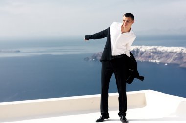 Yakışıklı güçlü kendinden emin damat