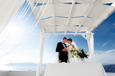 şampanya içmek yeni evli çift