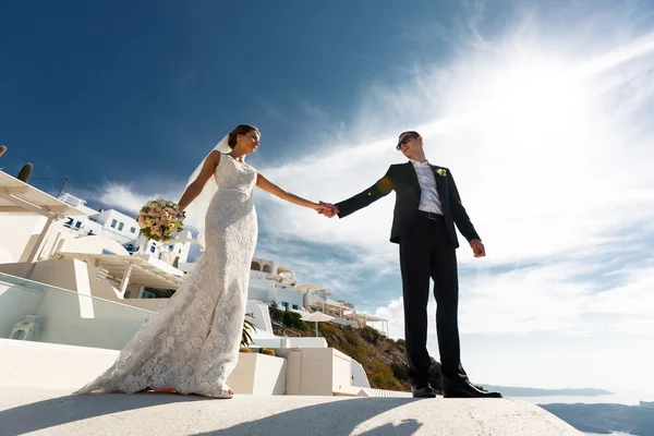 Romantic beautiful couple holding hands — Stock Photo, Image