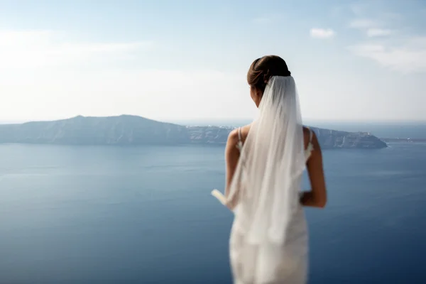 Romantico bella sposa in abito bianco — Foto Stock