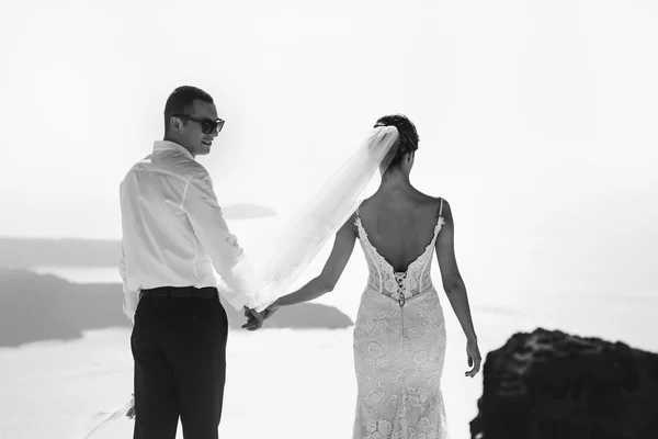 Yakışıklı mutlu damat ve gelin