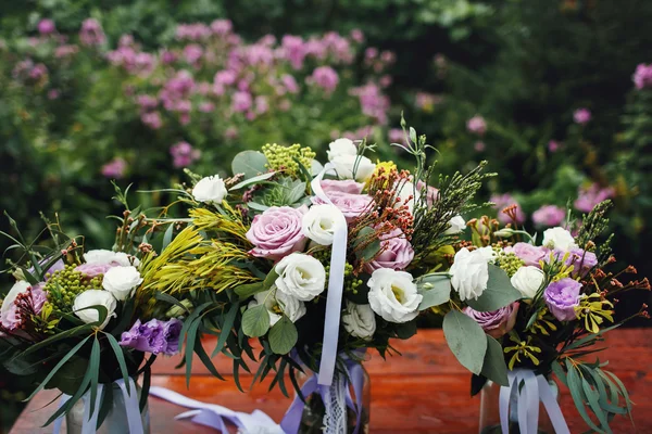 Beautiful fresh wedding bouquet — Stock Photo, Image