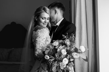 Sarılma romantik yeni evliler