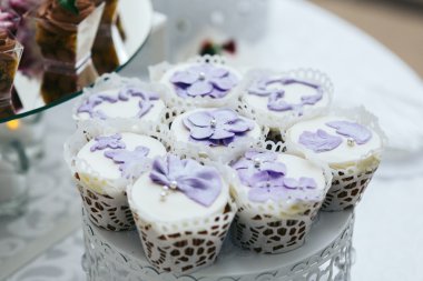 Lezzetli mor cupcakes