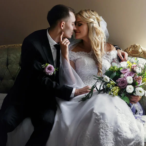 Romantic sensual newlyweds posing — Stock Photo, Image