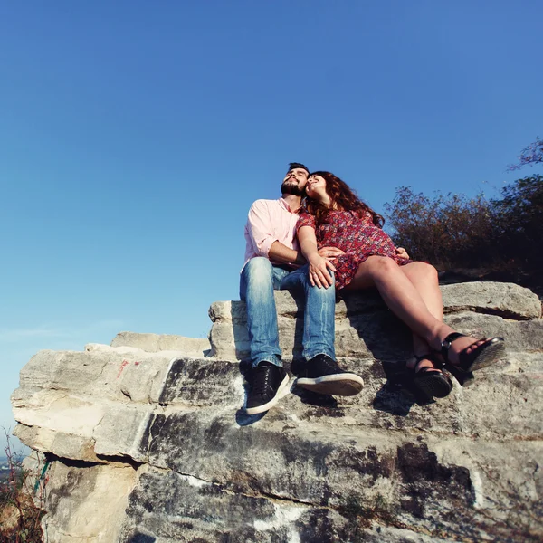 Homem bonito e mulher bonita grávida — Fotografia de Stock