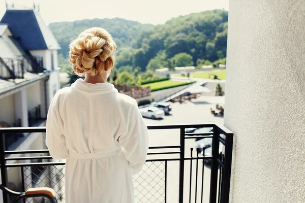 Blonde bride in bathrobe preparing for wedding — Stock Photo, Image