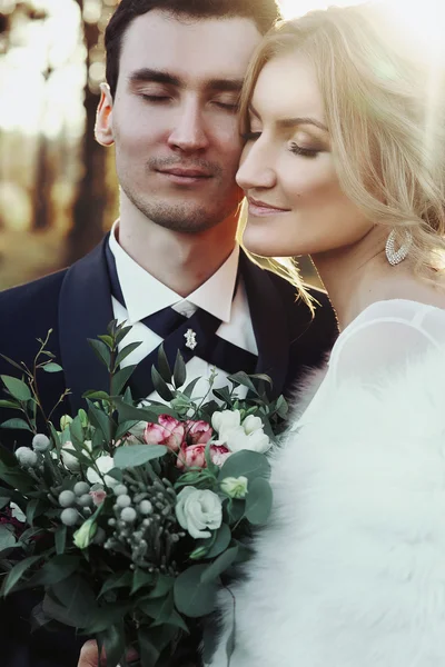 Romantická pohádka novomanželský pár — Stock fotografie