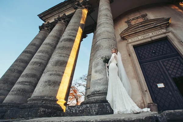 美しい金髪のプリンセスの花嫁 — ストック写真