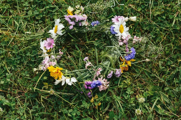 Floral κομψό στεφάνι — Φωτογραφία Αρχείου