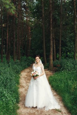 Mutlu duygusal gelin