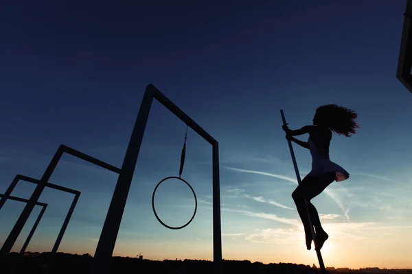 Silhouette de danseuse poteau sexy — Photo