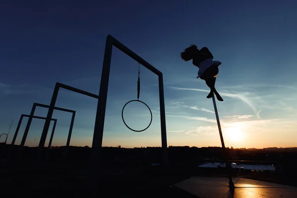 Silhouette of sexy pole dancer — Stock Photo, Image