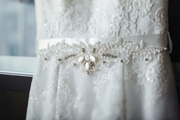 Stijlvolle vintage witte bruiloft jurk — Stockfoto