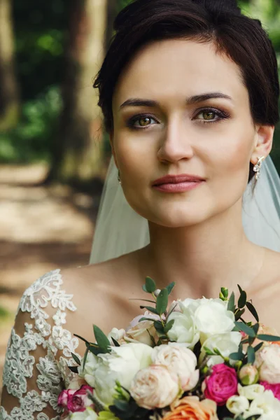 Felice sposa emotiva — Foto Stock