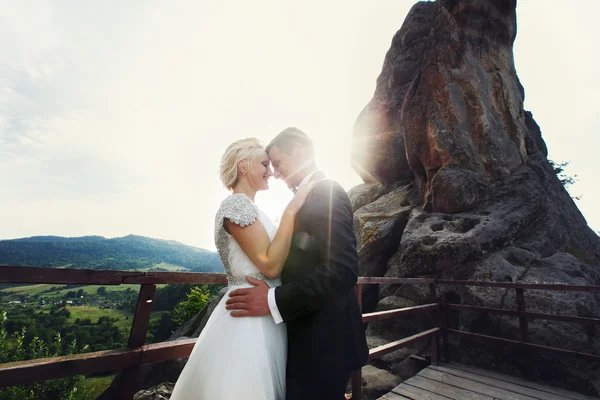 Bride groom on mountain — Stock Photo, Image