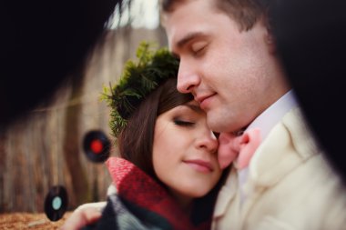 ormanda ayakta gelin