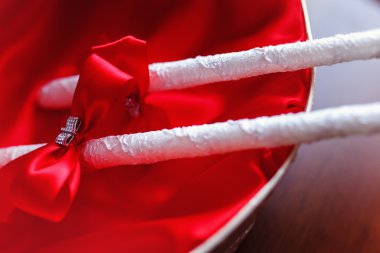 Sanat düğün hediye kutu kırmızı yay ile