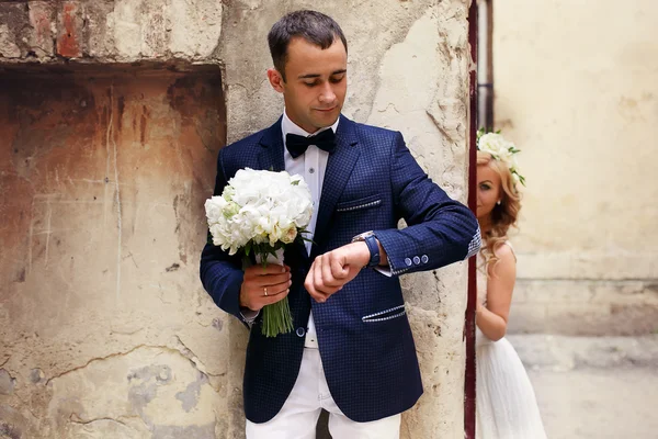 Groom waiting for the bride — Stock Photo, Image