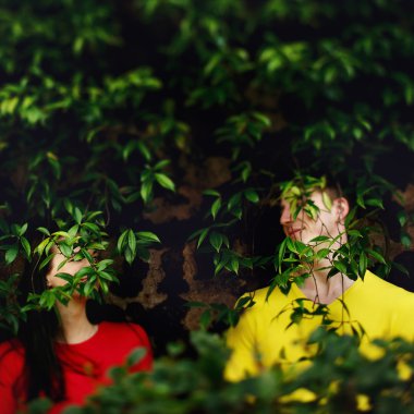 seven Roma İtalya çalılar arasında Vatikan Müzesinin bahçesinde Çift