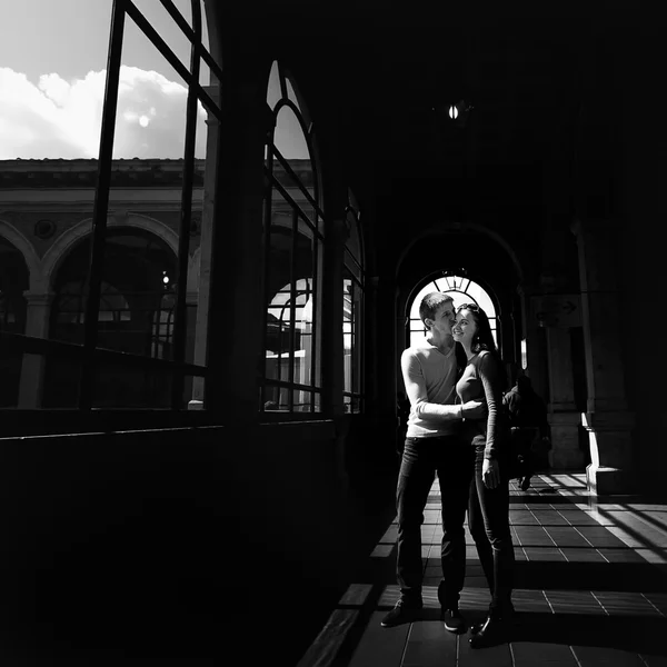 Romantic couple in the Vatican Museums. — Stock Photo, Image