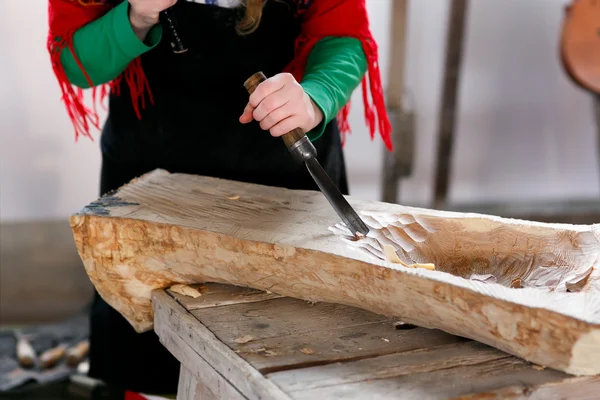 Holzschnitzerei, Meißel — Stockfoto