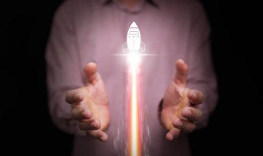 Büyüme konsepti. Roket ve yangın izlerinin başlatılması, artan başarı, başlangıç yeniliği, yeni proje başlatılması, hızlı gelişme, başarılı ticaret, gelişmekte olan ekonomi, çığır açan teknoloji
