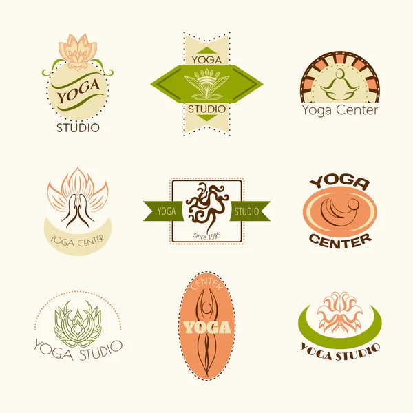 Conjunto de logos para estudio de yoga o clase de meditación. Moderna colección de insignias de fitness hechas en vector. Plantilla de Vector de Yoga . — Vector de stock