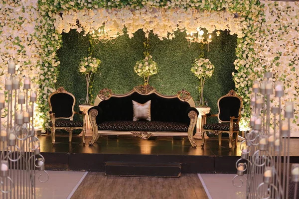 Wedding stage, interior design, roses for decoration, white is the main color