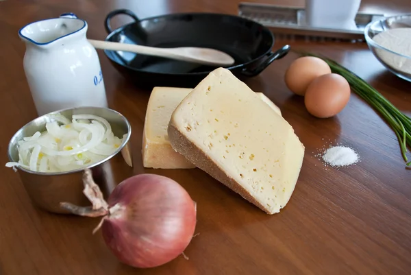 El yapımı Zwiebelbraten - Kasnocken için malzemeler