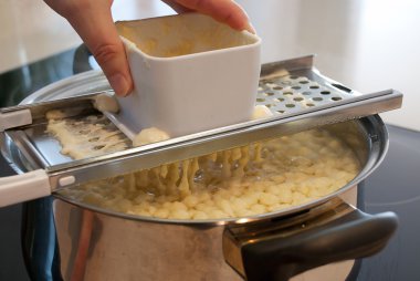 Zwiebelbraten hamur - maddeler