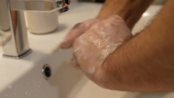 Ruce Muže Umyté Mýdlem — Stock video
