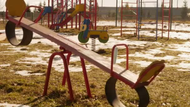 Empty swing. no children during coronavirus lockdown — Stock Video
