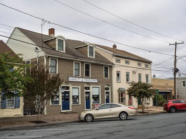 Delaware Şehir Ticaret Şirketi, kasabanın ana caddesinde tarihi, boz renkli bir binada yer almaktadır..