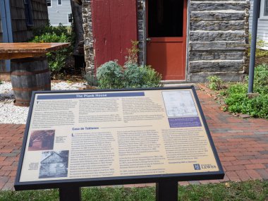 Delaware 'deki Lewes Tarih Topluluğu Plank Evi' nin tarihini ve inşaatını anlatan eğitici bilgi levhası..