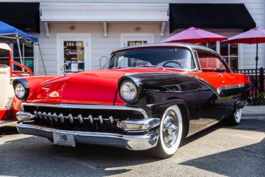 MATtheWS, NORTH CAROLINA - 3 Eylül 2018: Matthews Auto Reunion 'da park halinde duran klasik bir Ford Gümrük Hattı