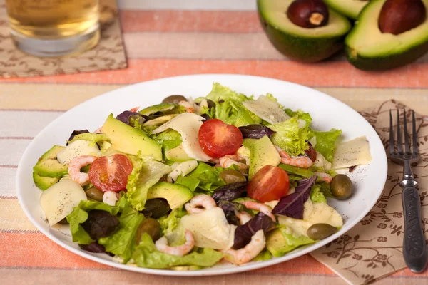 Salad with avocado and shrimps — Stock Photo, Image