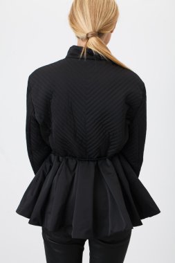 Siyah Giysili Kadın