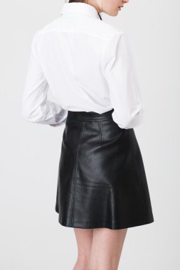 kadın beyaz gömlek