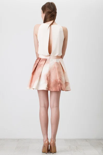 içinde bir kadınvrouw in een jurk