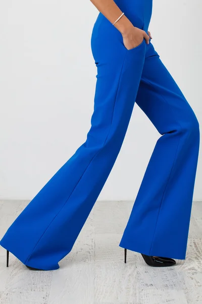 Pantalones azules en blanco —  Fotos de Stock