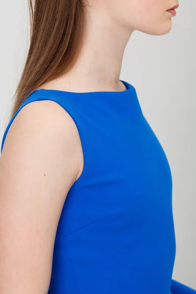 Mujer en vestido azul — Foto de Stock