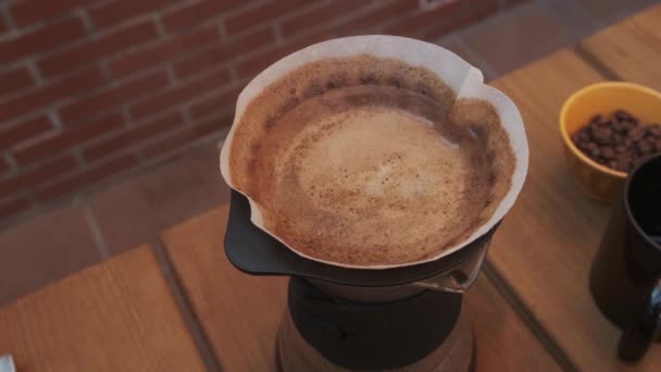 Фильтрация Графина Hario V60 Кофе — стоковое видео
